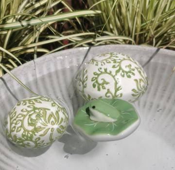 kleine Schwimmkugel grüne Ranke