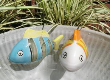 Schwimmfisch blau mit Streifen