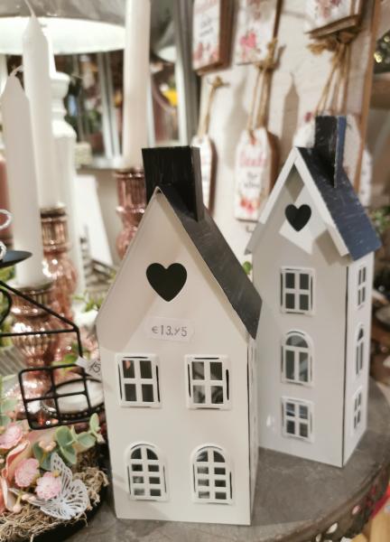 2er Set weiße Metallhäuser